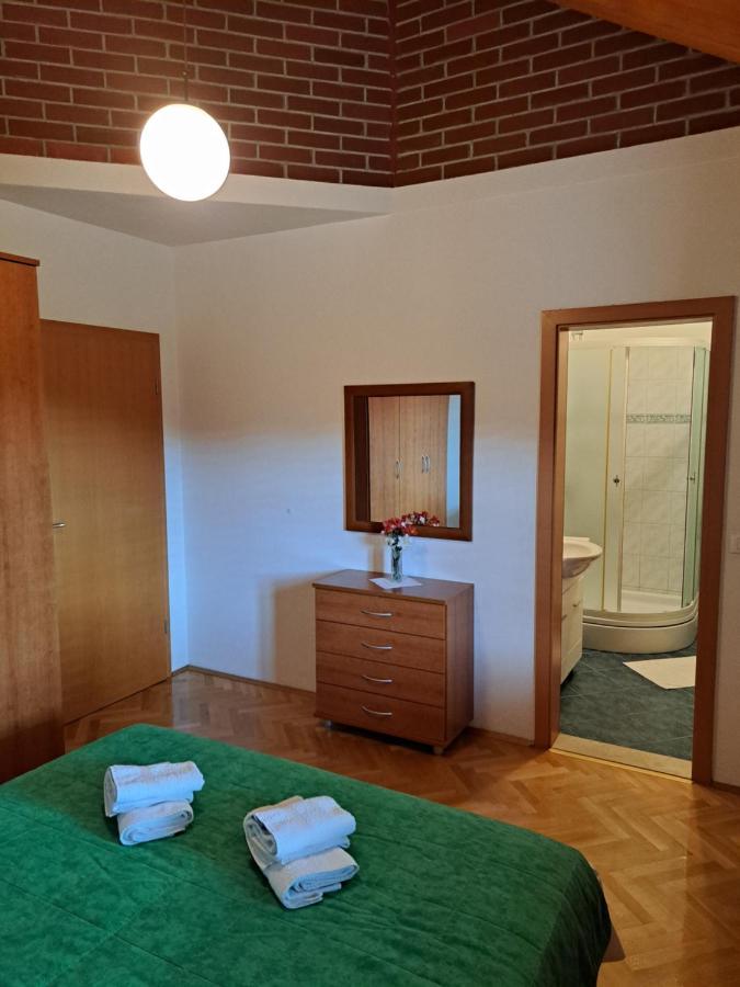 Apartment With Splendid Sea View Трогир Экстерьер фото
