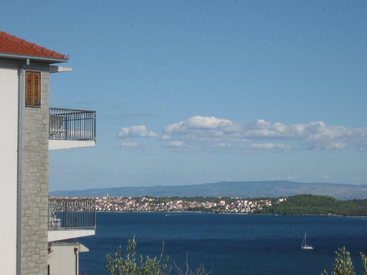 Apartment With Splendid Sea View Трогир Экстерьер фото