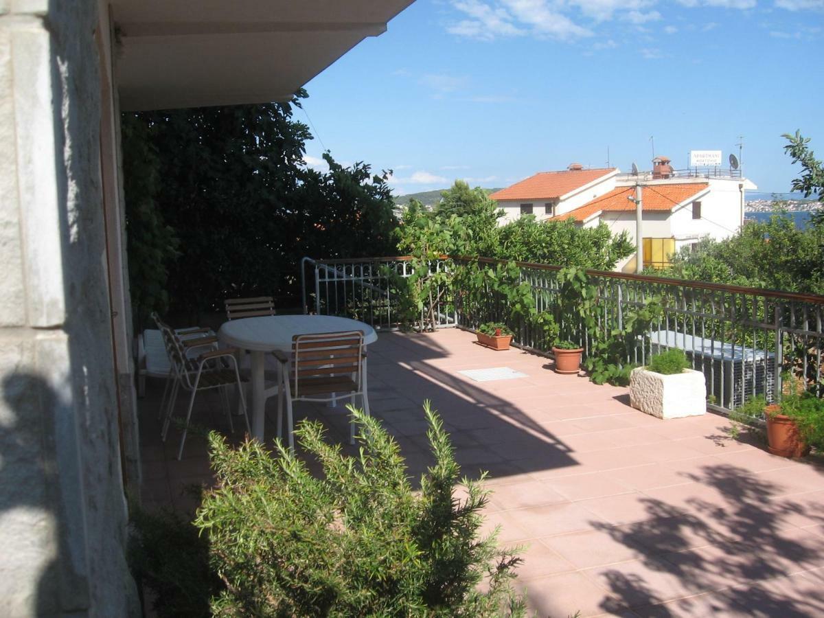 Apartment With Splendid Sea View Трогир Экстерьер фото